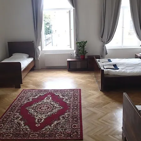 150m2 Lux. Flat - Castle View, Breakfast Incl. Vakantiehuis Praag