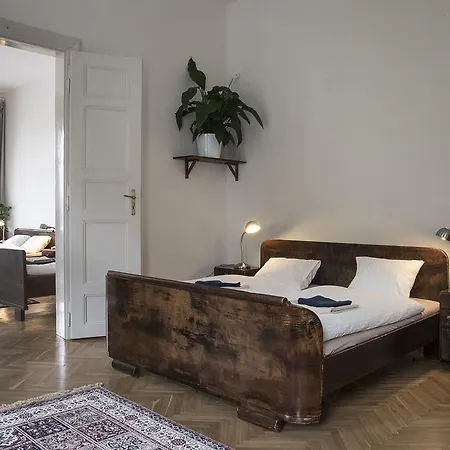 150m2 Lux. Flat - Castle View, Breakfast Incl.