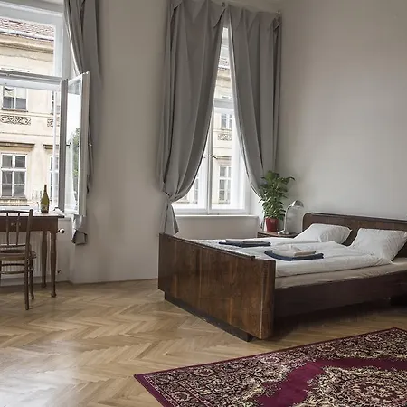 Holiday home 150m2 Lux. Flat - Castle View, Breakfast Incl. Prague